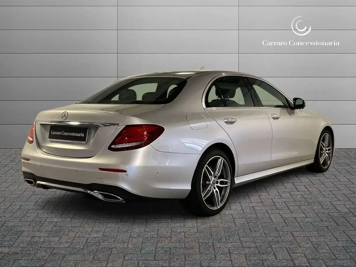 Usata Mercedes E200 Premium 160 CV (117 kW) 2020 Argento metallizzato Berlina
