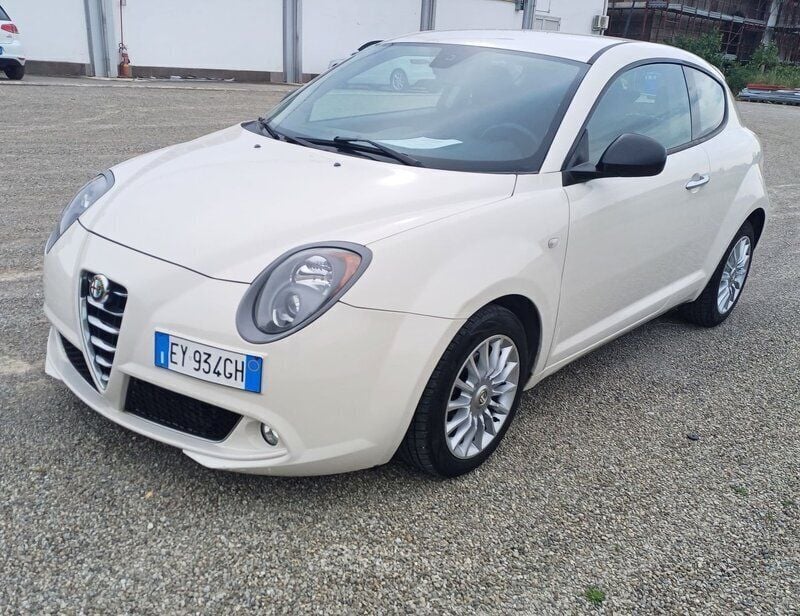 Usata 2015 Alfa Romeo MiTo Distinctive Due volumi | 6600 € (Buon prezzo) - Immagine 1/4