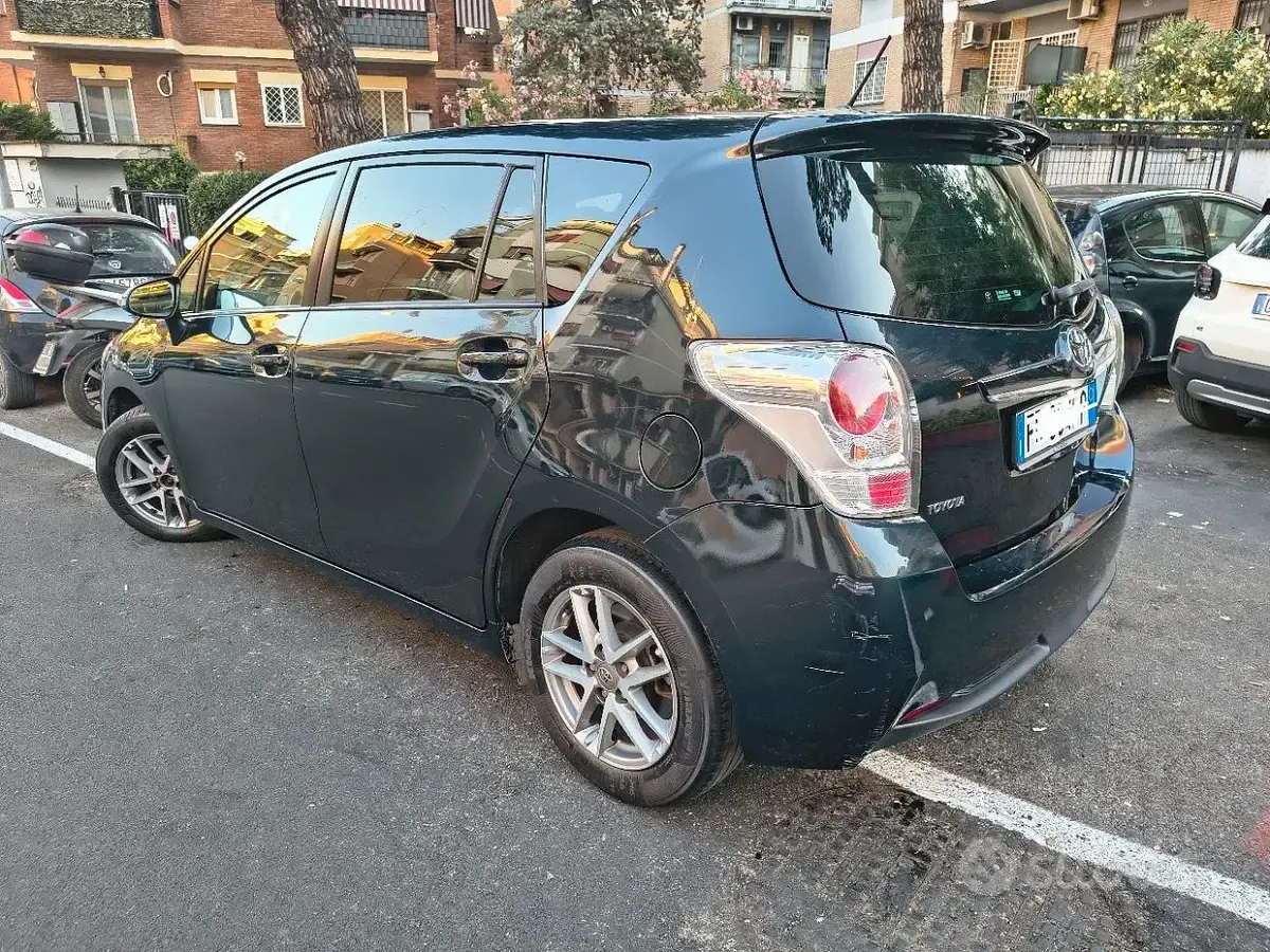 Usata Toyota Verso 111 CV (81 kW) 2016 Nero Monovolume