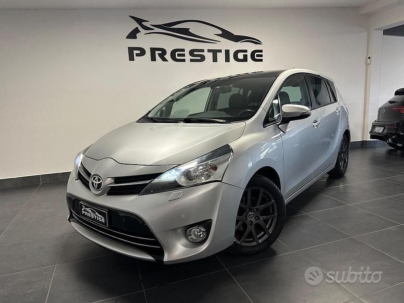 Usata Toyota Verso 111 CV (81 kW) 2015 Grigio Monovolume