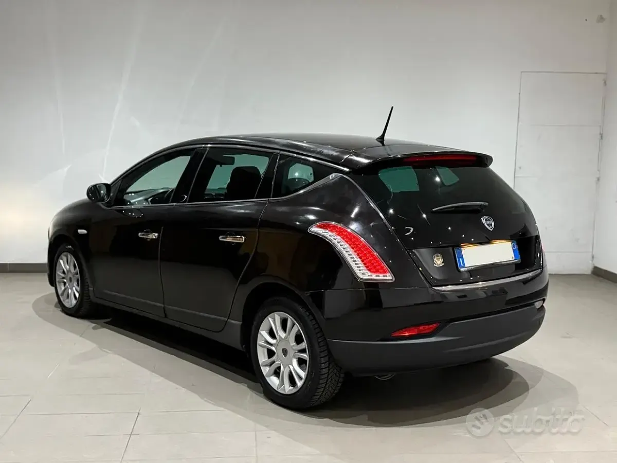 Usata Lancia Delta 120 CV (88 kW) 2013 Nero Utilitaria