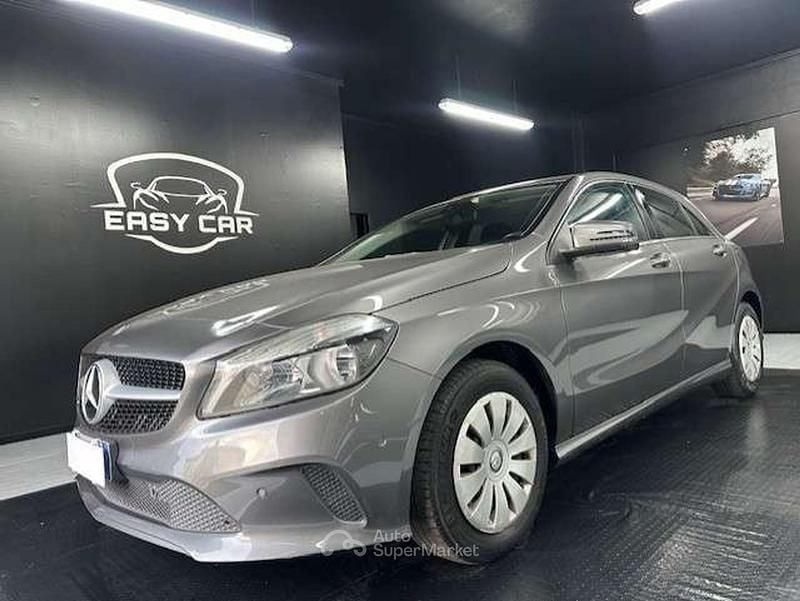Usata Mercedes A160 90 CV (66 kW) 2016 Grigio montagna Berlina