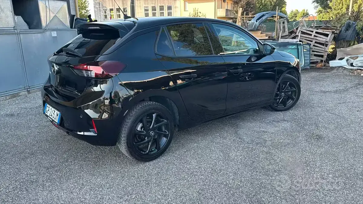 Usata Opel Corsa Design Edition 102 CV (75 kW) 2023 Nero Utilitaria