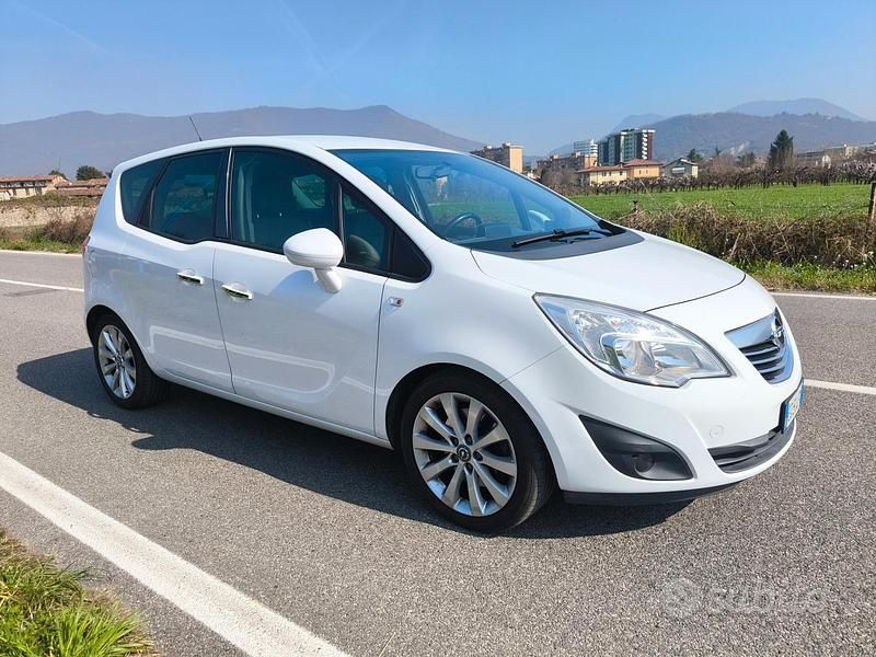 Usata Opel Meriva 101 CV (74 kW) 2011 Bianco Monovolume