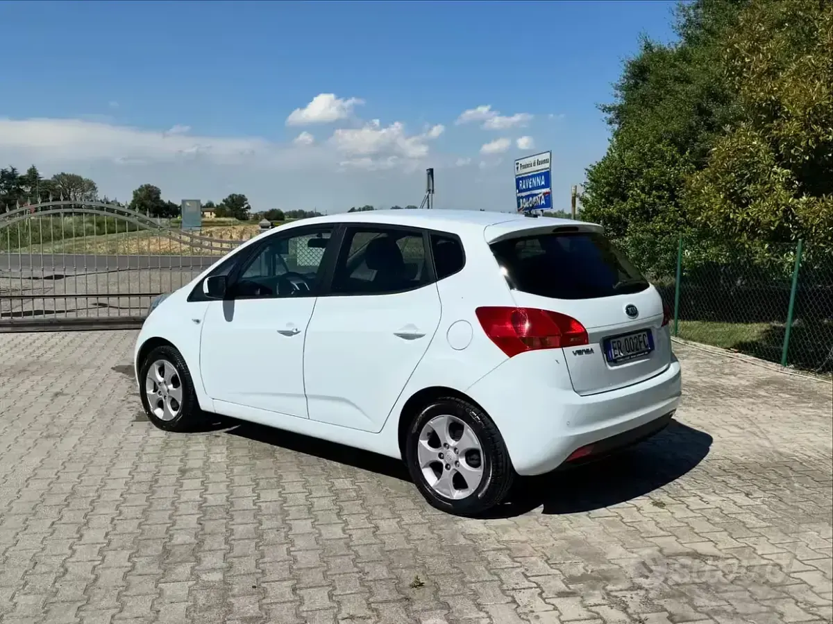 Usata Kia Venga 90 CV (66 kW) 2012 Bianco Utilitaria