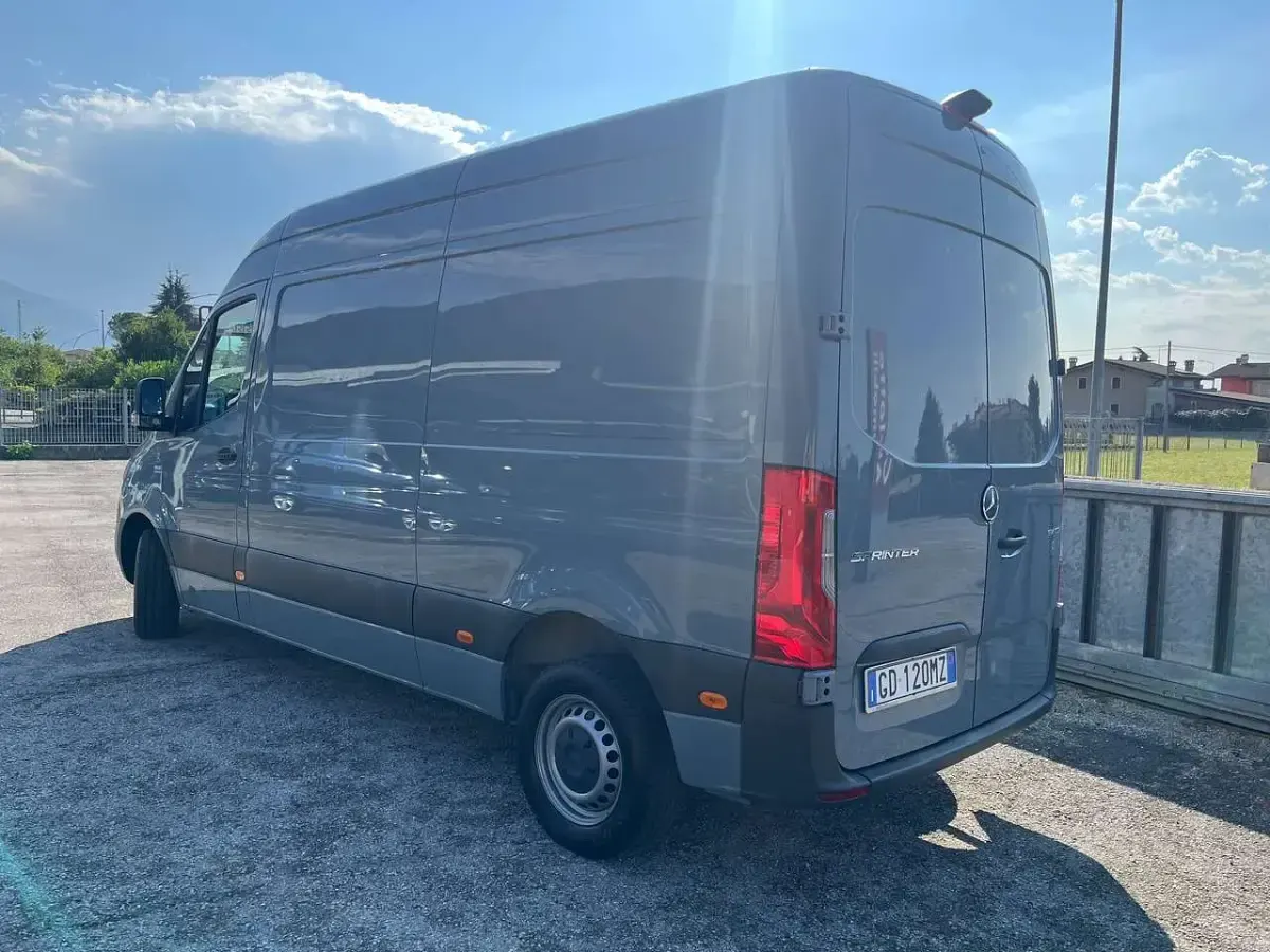 Usata Mercedes Sprinter 143 CV (105 kW) 2021 Grigio Furgone