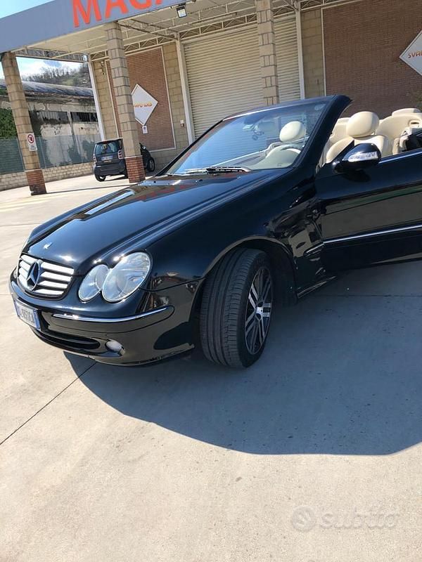 Usata Mercedes CLK320 218 CV (160 kW) 2004 Nero Cabrio