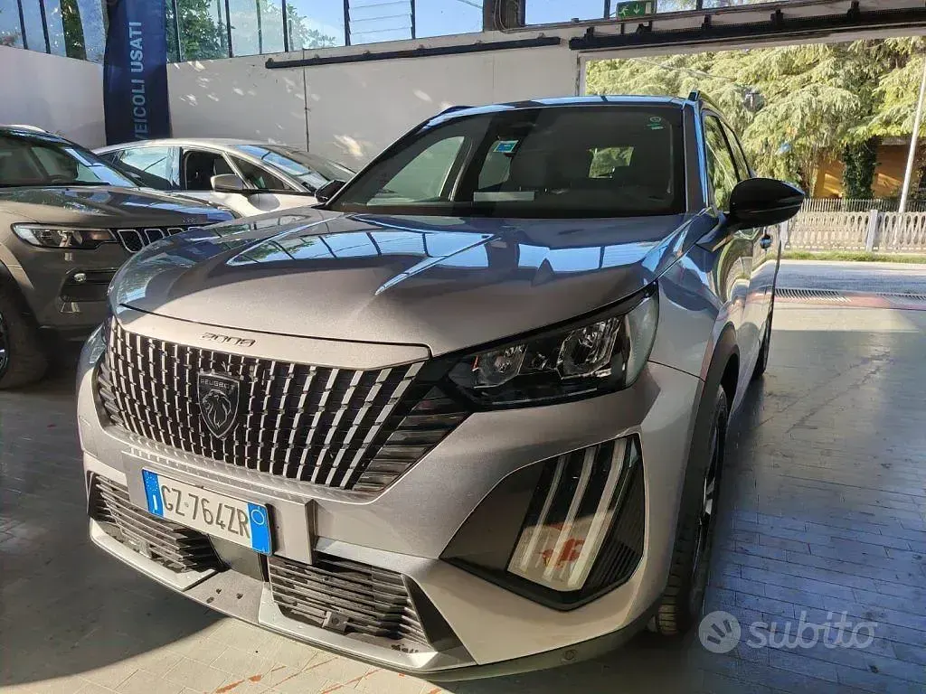 Usata Peugeot 2008 Allure 101 CV (74 kW) 2025 Grigio SUV