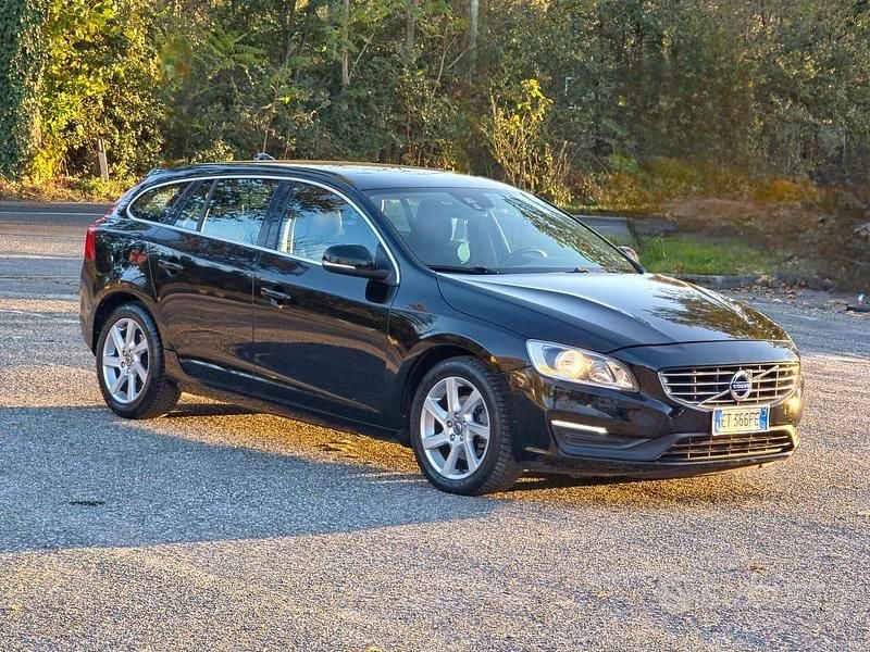 Usata Volvo V60 R-Design 163 CV (119 kW) 2012 Nero Station wagon