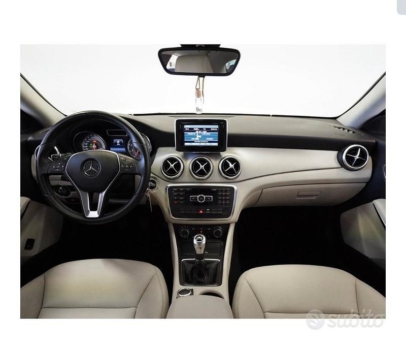 Usata Mercedes CLA180 Premium 122 CV (89 kW) 2013 Grigio Berlina