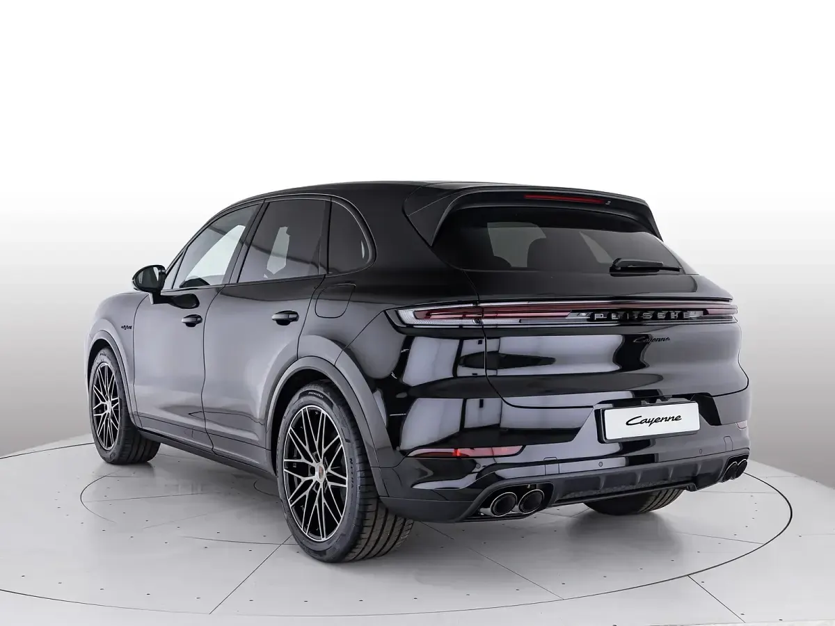 Nuova Porsche Cayenne Black Edition 2026 Nero cromite metallizzato SUV