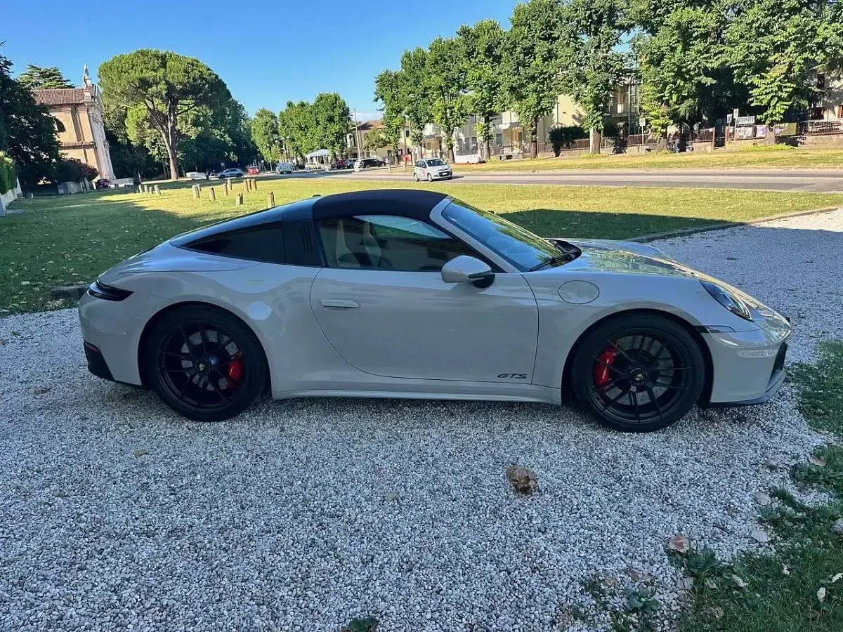 Usata Porsche 992 541 CV (397 kW) 2025 Bianco Cabrio