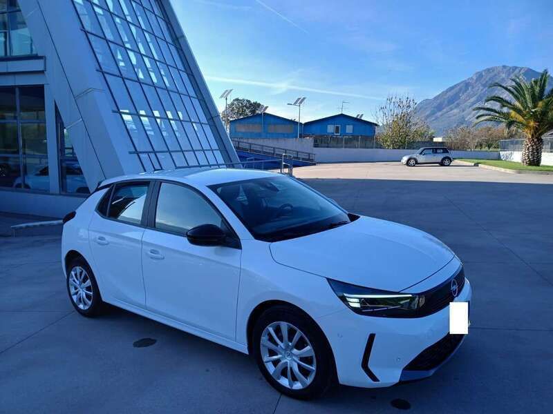 Usata Opel Corsa 75 CV (55 kW) 2024 Bianco Berlina