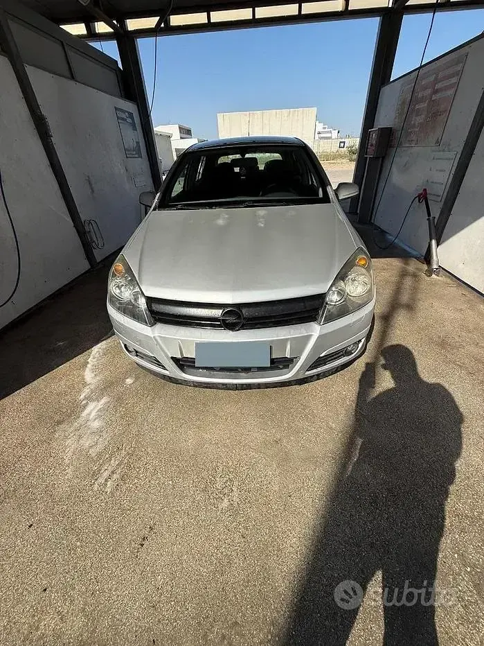 Usata Opel Astra 150 CV (110 kW) 2005 Grigio Berlina