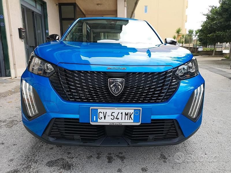 Usata Peugeot 2008 Active 101 CV (74 kW) 2024 Blu SUV