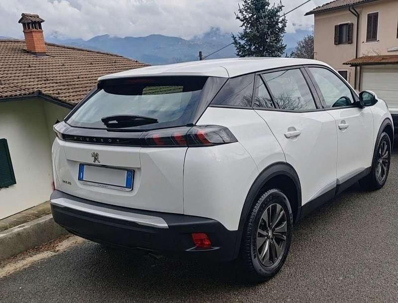 Usata Peugeot 2008 Active 102 CV (75 kW) 2022 Bianco SUV