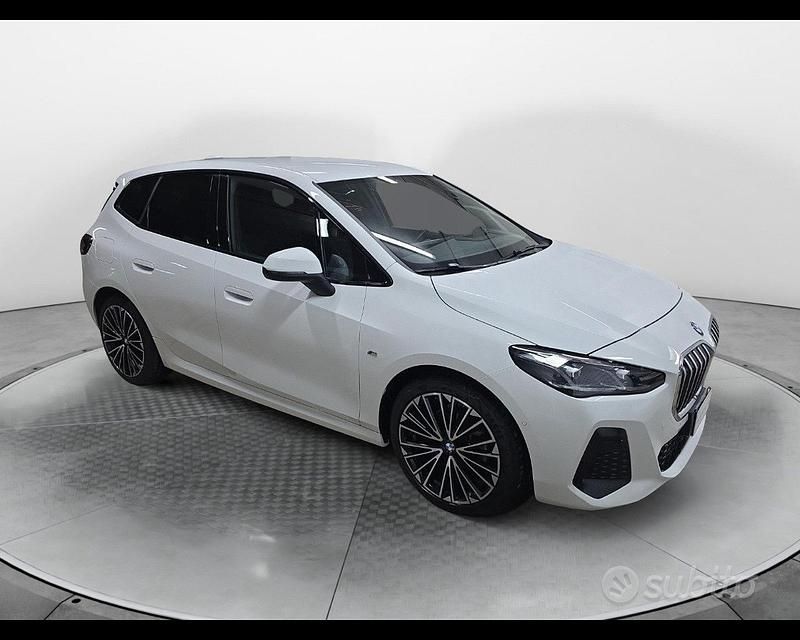 Usata BMW 218 Active Tourer Comfort Edition 150 CV (110 kW) 2024 Alpinweiss iii pastello Monovolume