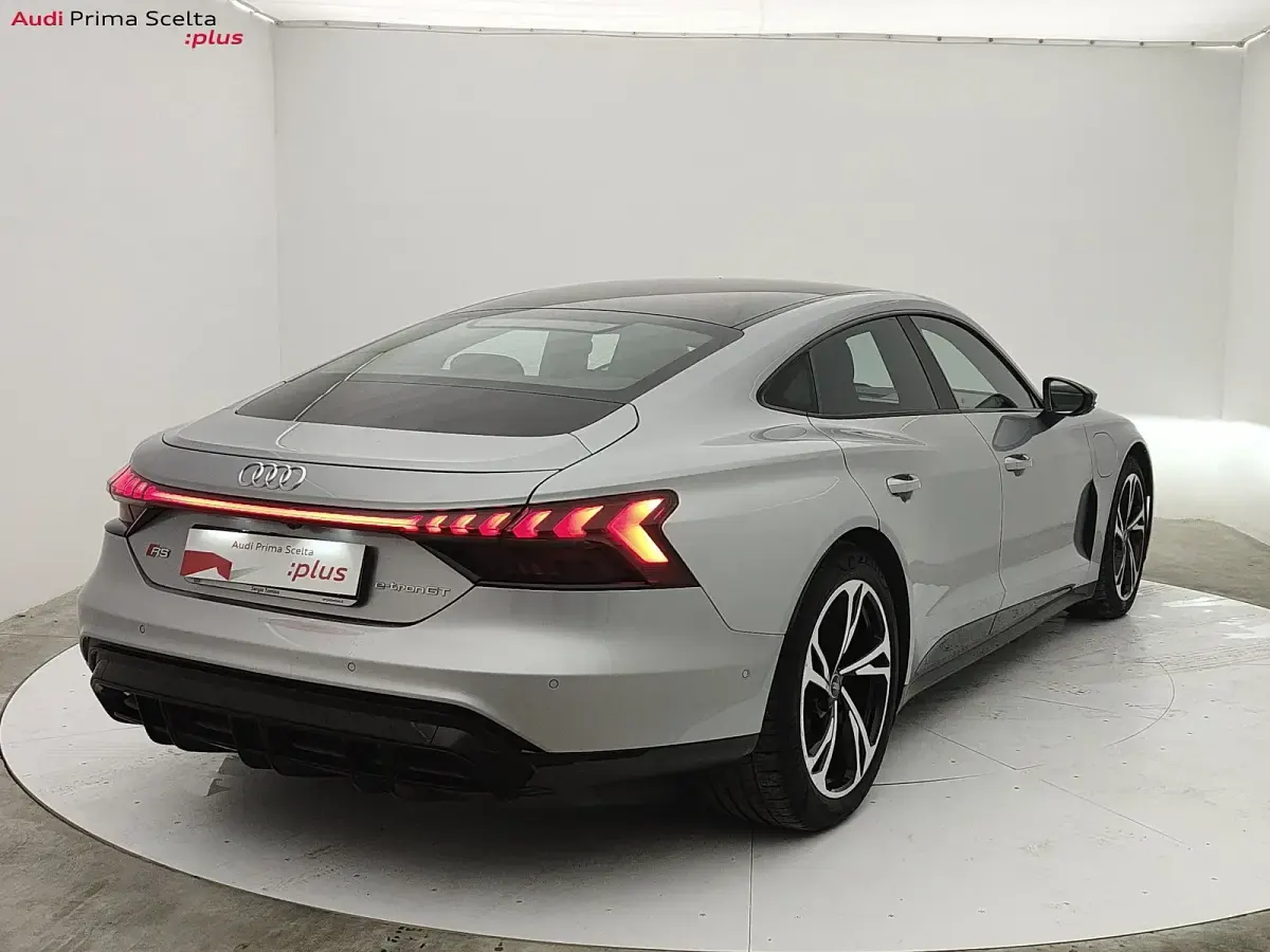 Usata Audi e-tron GT quattro 430 kW (585 CV) 2021 Argento Berlina