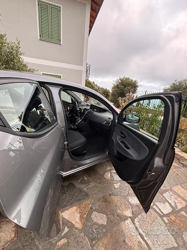 Usata Lancia Ypsilon 69 CV (50 kW) 2021 Utilitaria