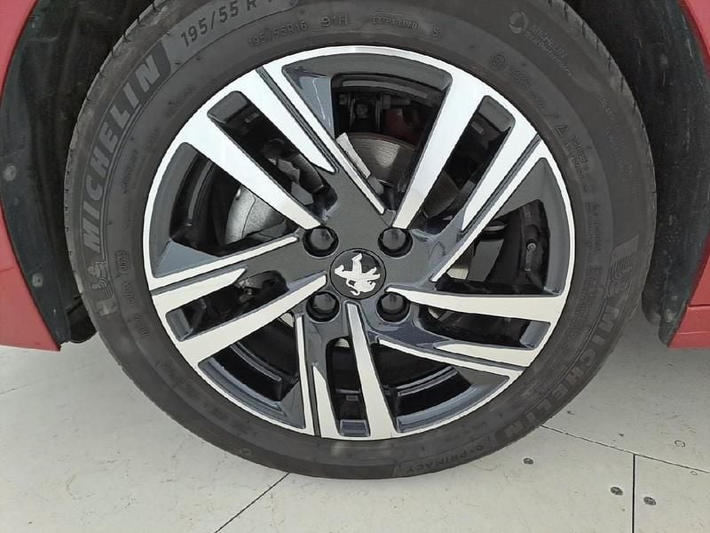 Usata Peugeot 208 Allure 75 CV (55 kW) 2022 Rosso Utilitaria