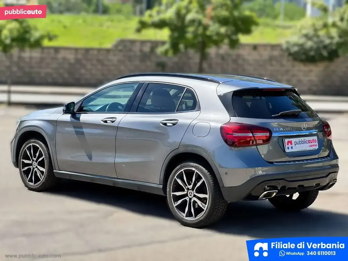 Usata Mercedes GLA200 156 CV (114 kW) 2020 Argento SUV
