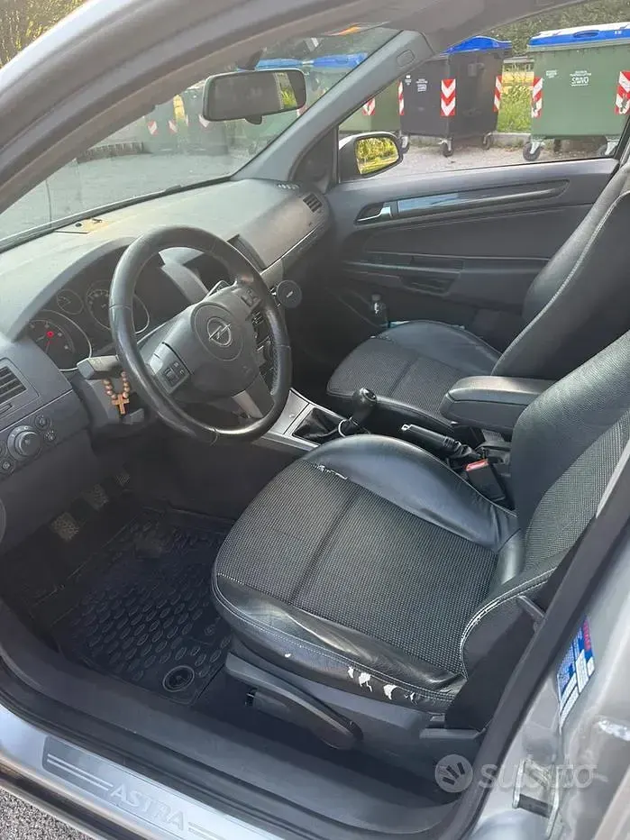 Usata Opel Astra 68 CV (50 kW) 2005 Grigio Station wagon