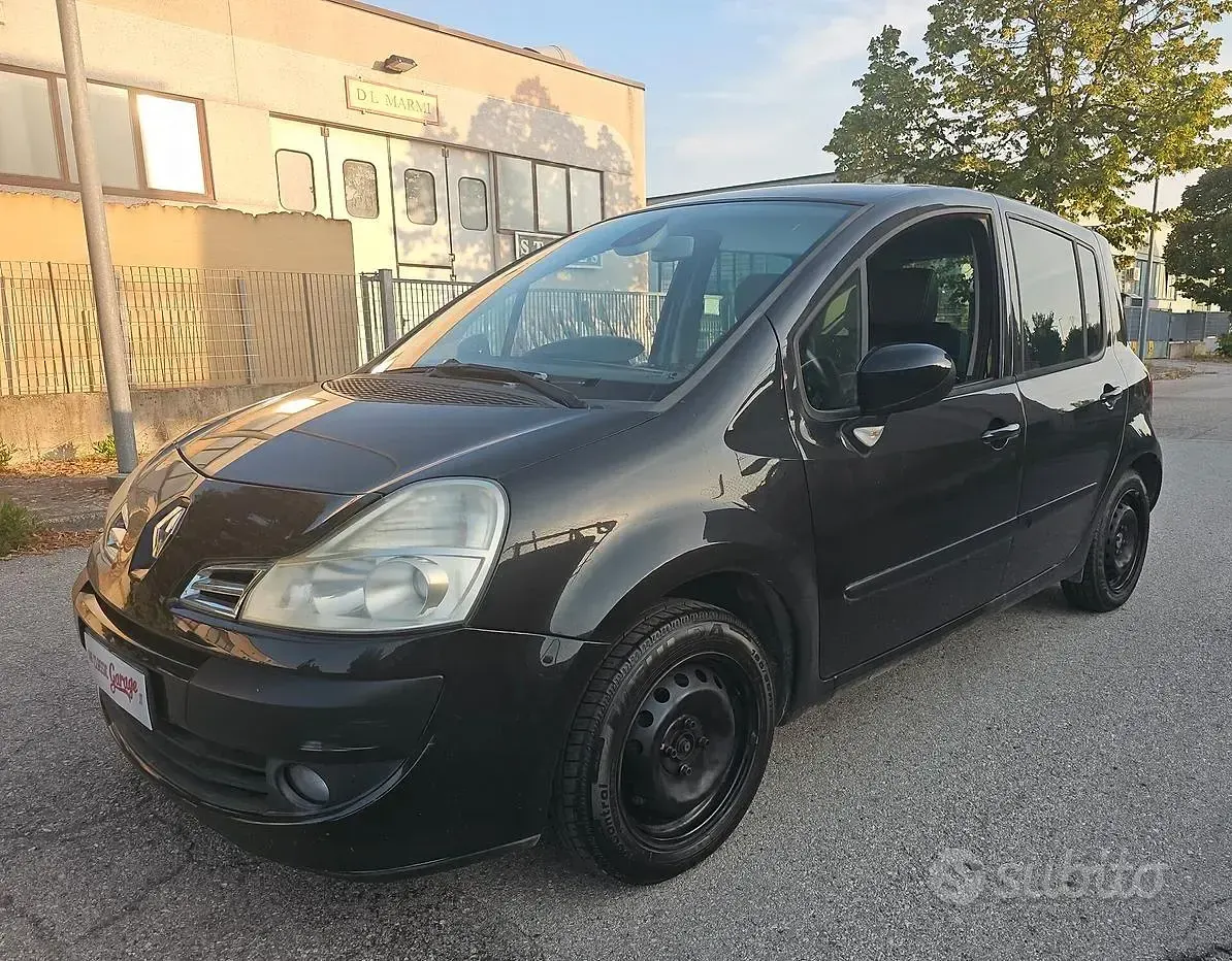 Usata Renault Modus 75 CV (55 kW) 2011 Nero Monovolume