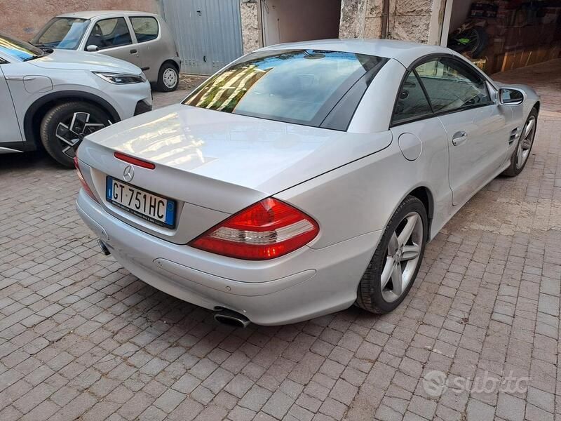 Usata Mercedes SL350 270 CV (198 kW) 2007 Grigio Cabrio
