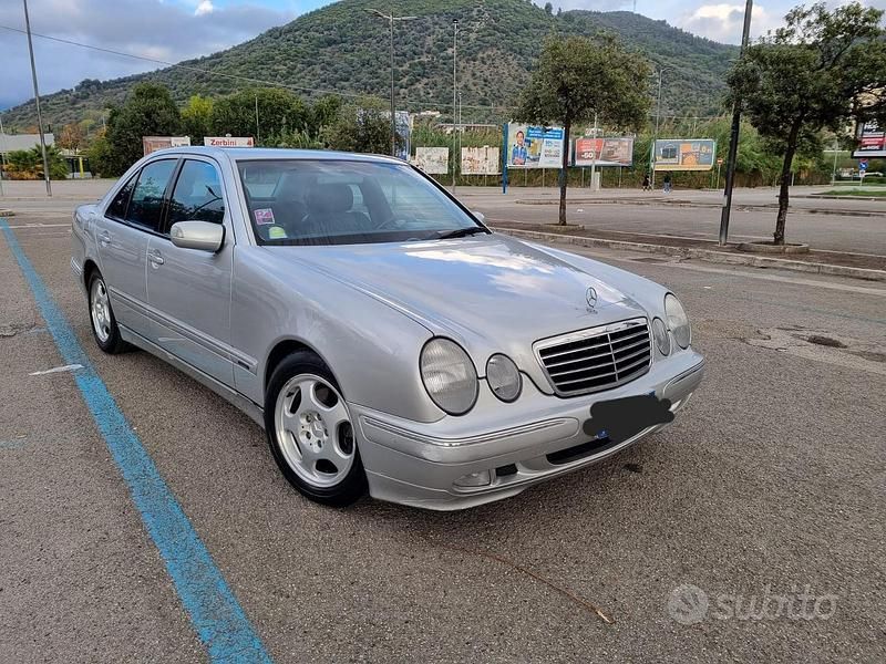 Usata 2000 Mercedes E200 Tre volumi | 4800 € (Super prezzo) - Immagine 1/4