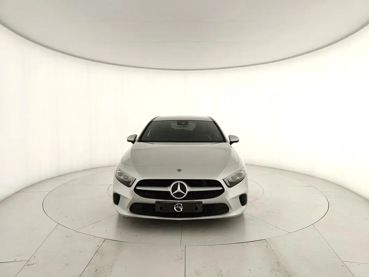 Usata Mercedes A180 135 CV (99 kW) 2019 Grigio Berlina