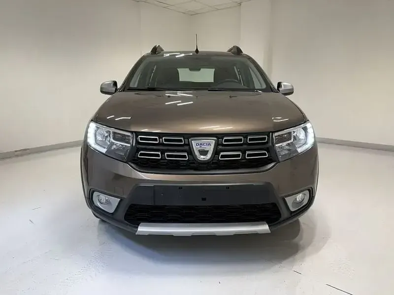Usata Dacia Sandero Comfort 101 CV (74 kW) 2020 Marrone Utilitaria