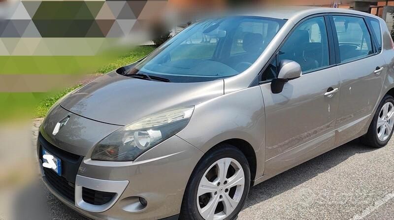 Usata 2010 Renault Scénic III Monovolume | 2000 € (Cara) - Immagine 1/4