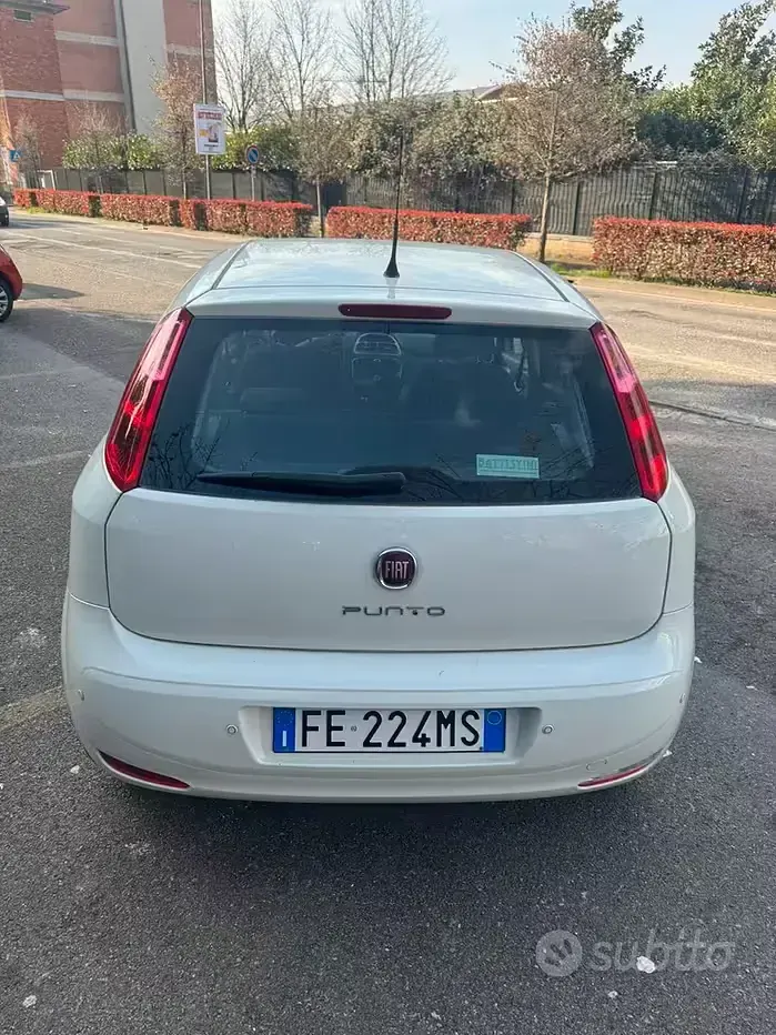Usata Fiat Punto 69 CV (50 kW) 2016 Bianco Utilitaria