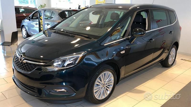 Usata Opel Zafira 150 CV (110 kW) 2018 Verde Monovolume