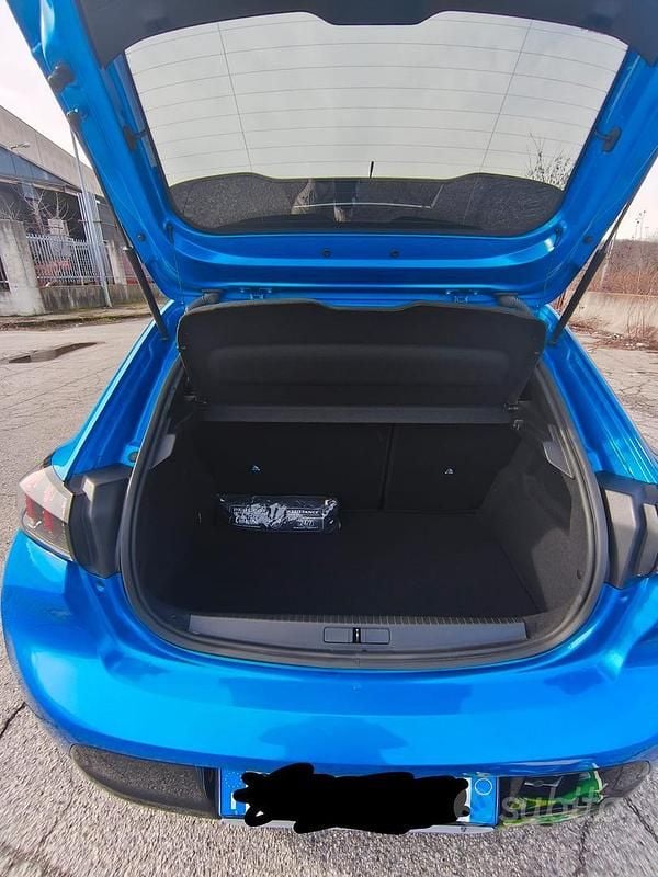 Usata Peugeot 208 102 CV (75 kW) 2023 Blu Utilitaria