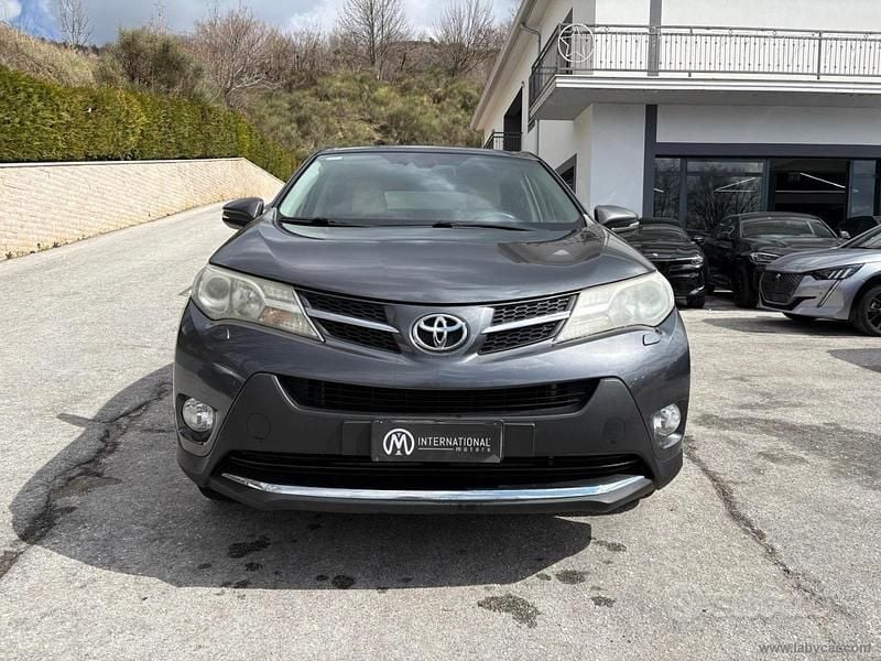 Begagnad Toyota RAV4 Lounge 124 HK (91 kW) 2014 Grå SUV