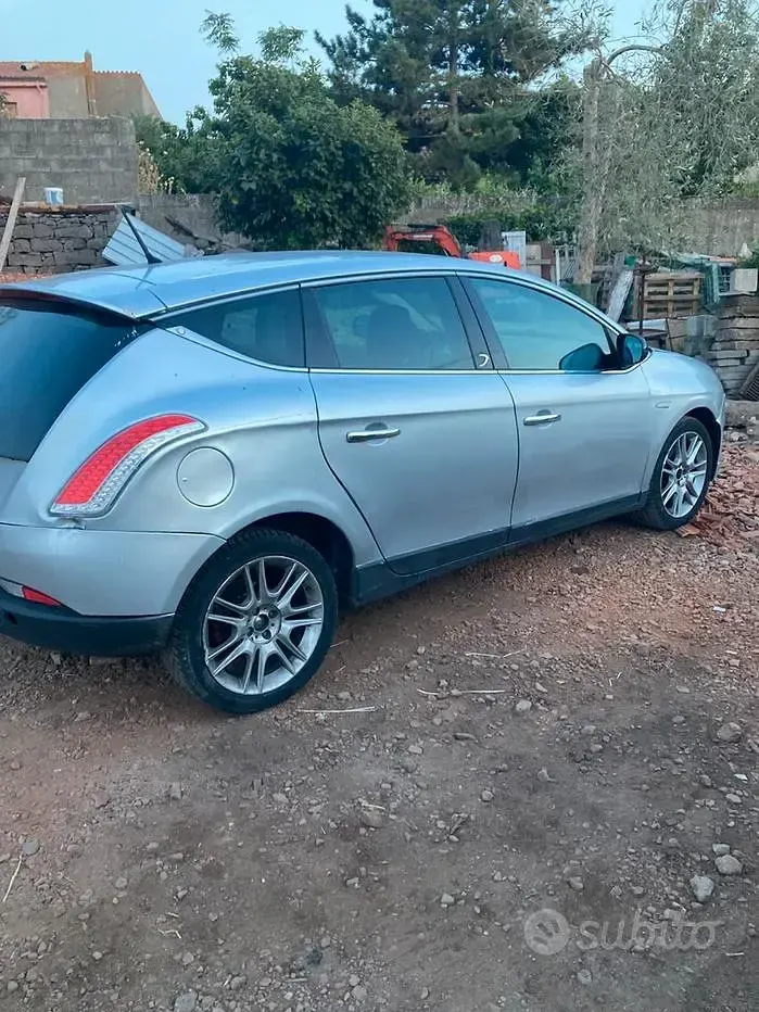 Usata Lancia Delta 120 CV (88 kW) 2009 Grigio Utilitaria
