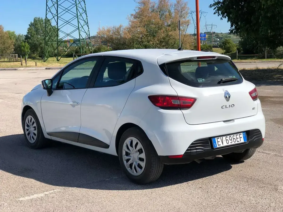Usata Renault Clio IV 73 CV (53 kW) 2014 Bianco Berlina