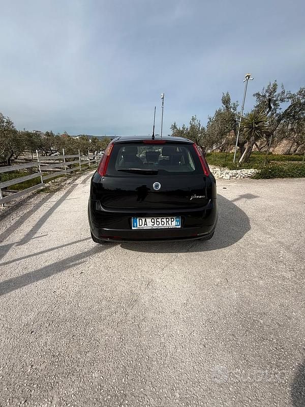 Usata Fiat Grande Punto Dynamic 75 CV (55 kW) 2006 Nero Utilitaria
