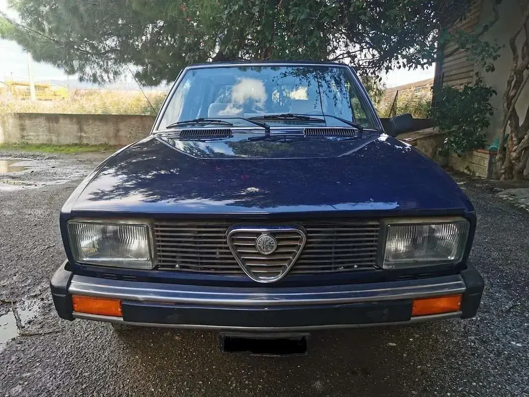 Usata Alfa Romeo Alfetta 129 CV (94 kW) 1981 Blu/azzurro Berlina