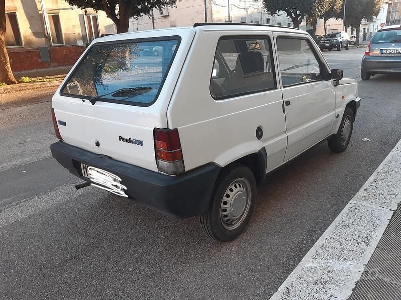 Usata Fiat 750 1988 Bianco Berlina
