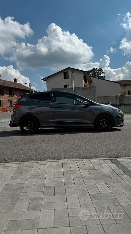 Usata Ford Fiesta ST 200 CV (147 kW) 2021 Grigio Utilitaria