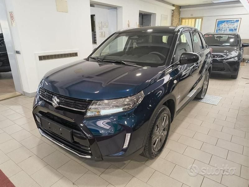 Blu Nuova 2025 Suzuki Vitara Cool SUV | 25.390 € (Buon prezzo) - Immagine 1/4