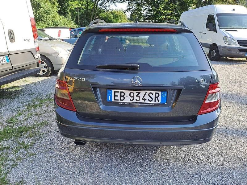 Usata Mercedes C220 143 CV (105 kW) 2011 Grigio Station wagon