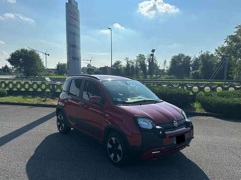 Usata Fiat Panda Cross Cross 69 CV (50 kW) 2024 Rosso Utilitaria