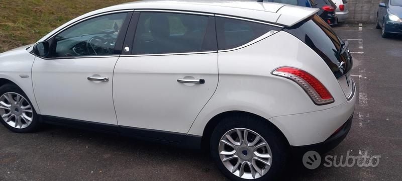 Usata Lancia Delta 120 CV (88 kW) 2013 Bianco Utilitaria