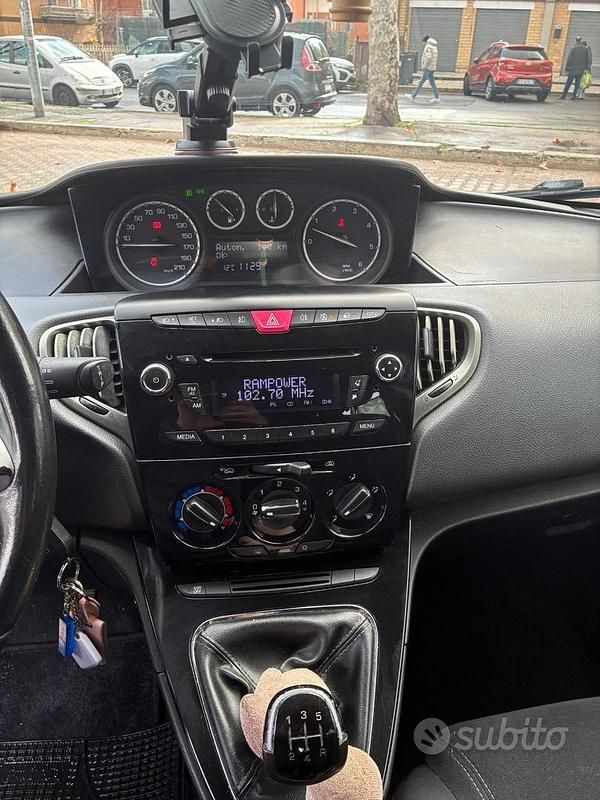 Usata Lancia Ypsilon 95 CV (69 kW) 2015 Utilitaria