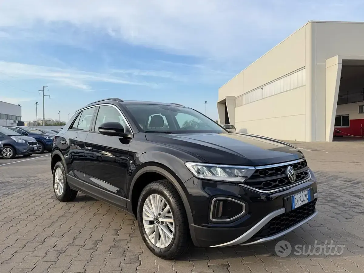 Usata VW T-Roc Style 116 CV (85 kW) 2023 Nero SUV