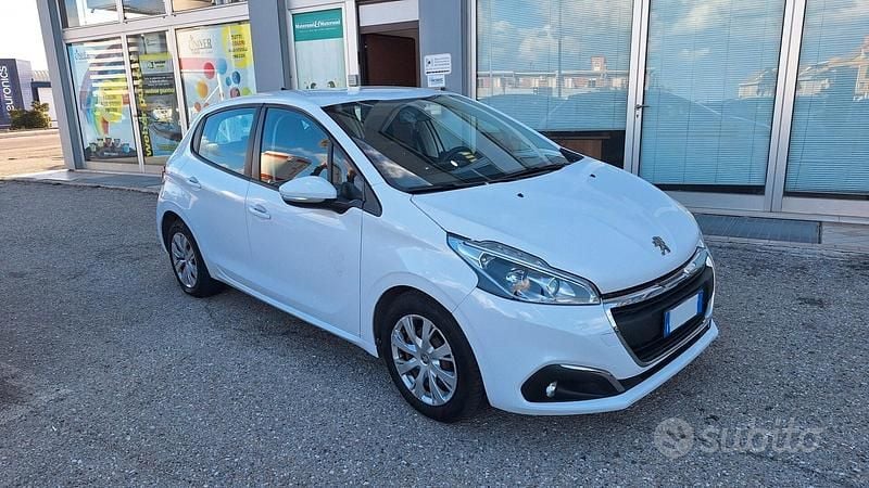Usata Peugeot 208 Active 101 CV (74 kW) 2019 Bianco Utilitaria