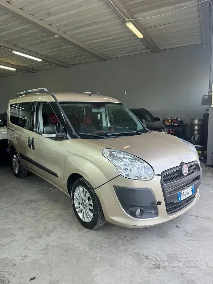 Begagnad Fiat Doblò Emotion 105 HK (77 kW) 2009 Gul Minibuss
